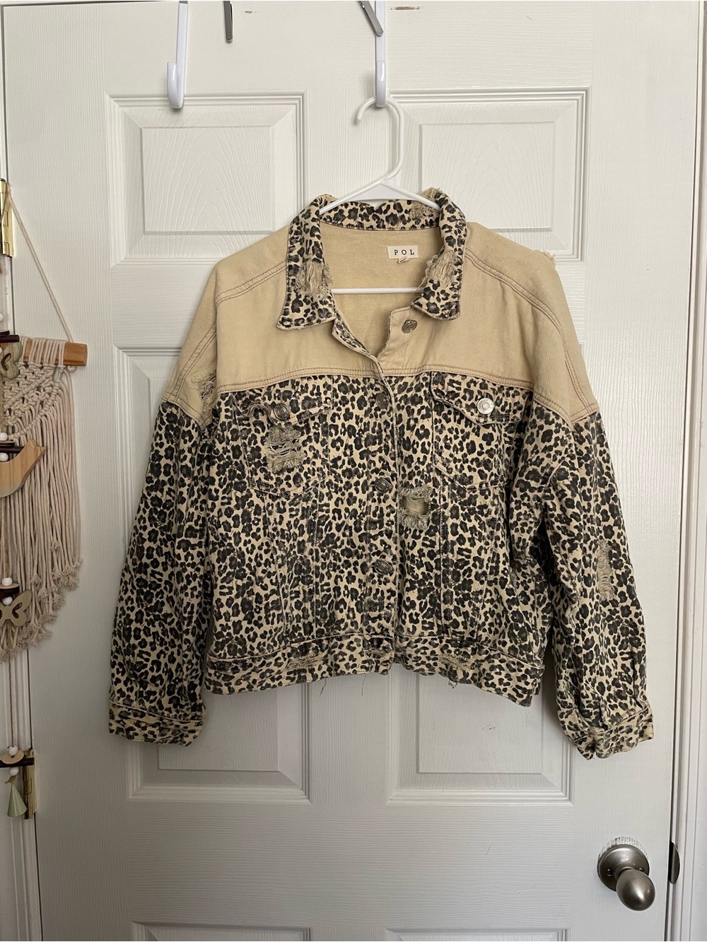POL Women’s sz Medium Leopard Distresed Denim Jacket in Tan and Black/Brown
